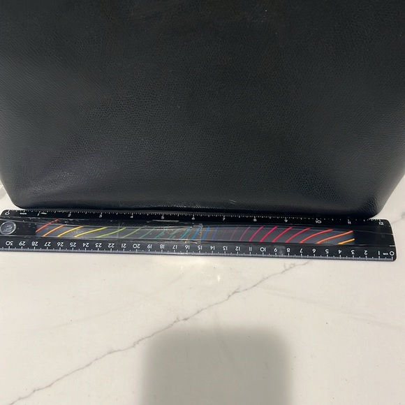 Michael Kors Leather handbag - black with gold - Picture 2 of 7